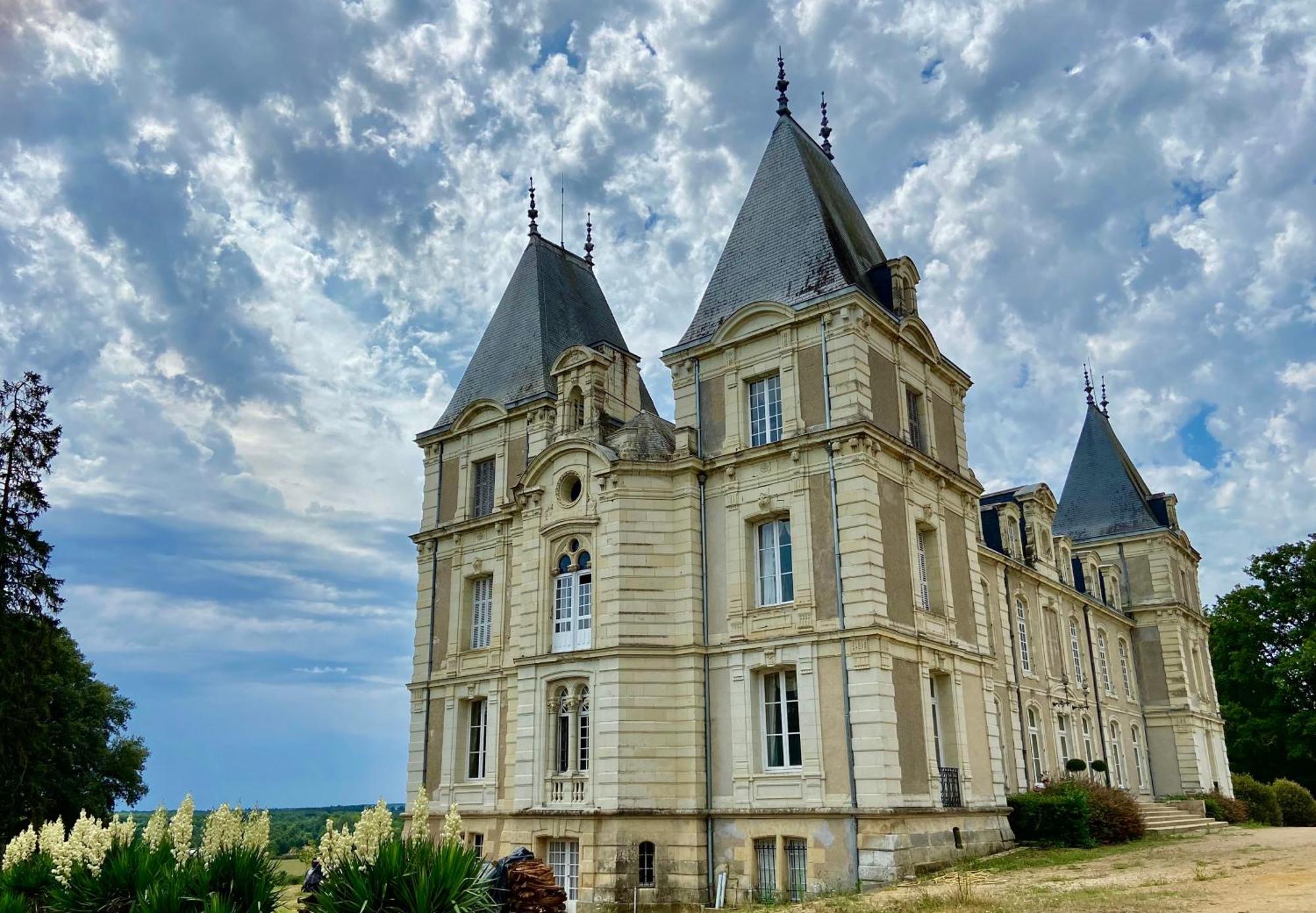 Chateau La Bainerie Tierce Exterior photo